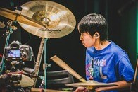 12歳になった天才ドラマーYOYOKA、 ロックの本場アメリカへ行く