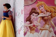 これぞディズニーの魔法！ グラスの氷に現れた「プリンセス」のシルエット