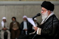 イラン最高指導者ハメネイ師「米との対話禁止」  ロウハニ政権の政策批判も
