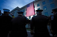 9.11、24年目の鎮魂　国防総省に星条旗...全米で追悼