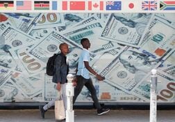 ＮＹ外為市場＝ドル小幅安、対イラン制裁や米債買い戻し拡大の影響を注視