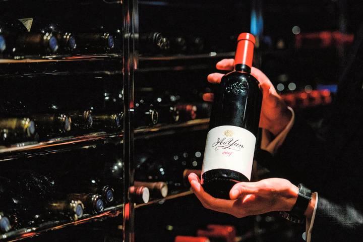 「雲の上の飛翔」を意味するアオユンは300ドルを超えるラグジュアリーワイン　AFPー時事