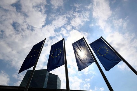 　１１月１６日、欧州中央銀行（ＥＣＢ）のプラート専務理事は、インフレ率が目標の２％付近に到達するとの見通しにＥＣＢは一段と自信を深めているとの認識を示した。ブリュッセルでのイベントで述べた。写真はＥＣＢ本部、フランクフルトで４月撮影（２０１７年　ロイター／Kai Pfaffenbach）