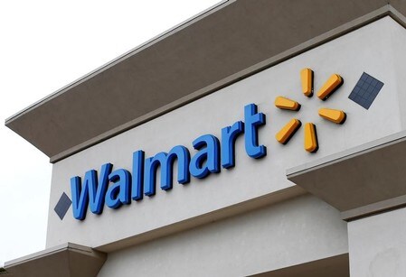 １１月１６日、米ウォルマート・ストアーズの第３・四半期決算は、国内既存店売上高が市場予想を上回った。写真は２０１６年４月、カリフォルニア州で撮影（２０１７年　ロイター／Mike Blake）