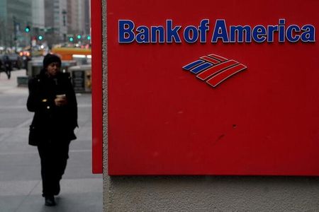 　１月２６日、米金融大手バンク・オブ・アメリカ（ＢｏｆＡ）は３６０人の社員をマネジングディレクター（ＭＤ）に昇進させた。写真は同行のロゴ。ニューヨーク州で２０１９年１月撮影（２０２３年　ロイター／Carlo Allegri）