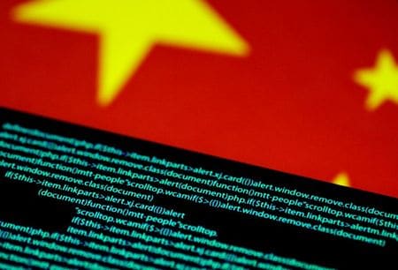 　８月２７日、中国サイバースペース管理局（ＣＡＣ）は、インターネットサービス事業者が利用者に商品やサービスを推奨する際に使うアルゴリズムの規制に向けたガイドライン案を公表したと明らかにした。写真はシンガポールで２０１７年７月撮影（２０２１年　ロイター／Thomas White）