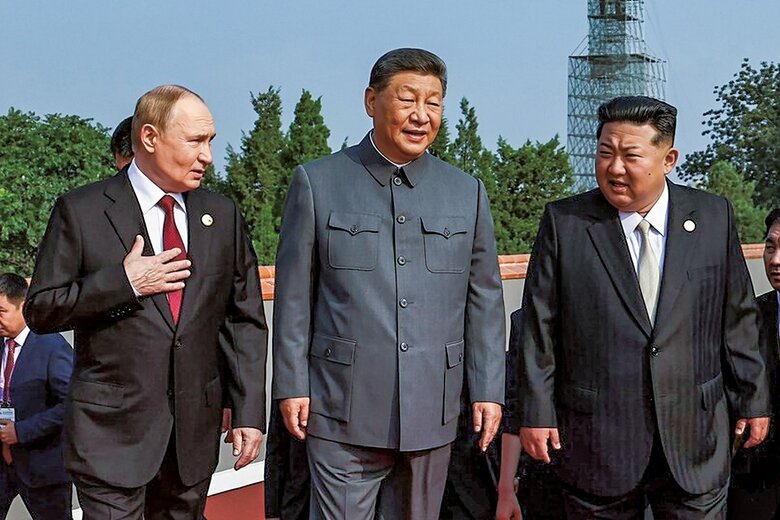 中国の抗日戦勝80周年の軍事パレードに出席したプーチン、習、金（北京、25年9月3日）　THE KREMLIN MOSCOW-SVEN SIMON-DDP-REUTERS