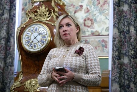 ロシア外務省のザハロワ報道官（写真）は２３日、欧州連合（ＥＵ）による凍結ロシア資産接収の動きに対し、「痛みを伴う対応」を取ると警告した。２２日の代表撮影（２０２５年　ロイター）