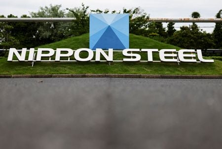 　９月４日、日本製鉄は６月に完了した米鉄鋼大手ＵＳスチール買収に関する全ての訴訟やその他の争議が終結したと発表した。写真は日本製鉄のロゴ。千葉県君津市の東日本製鉄所で５月撮影（２０２５年　ロイター/Issei Kato）