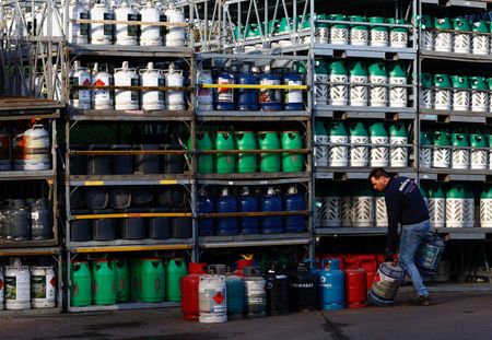 欧州連合（ＥＵ）欧州委員会は、ＥＵの天然ガス需要が向こう１年間で減少し、減少幅はＥＵが今年ロシアから輸入する見込みのガスの総量を上回るとの見通しを示した。写真はルウ＝サン＝ピエールで昨年１１月撮影（２０２３年　ロイター／YVES HERMAN）