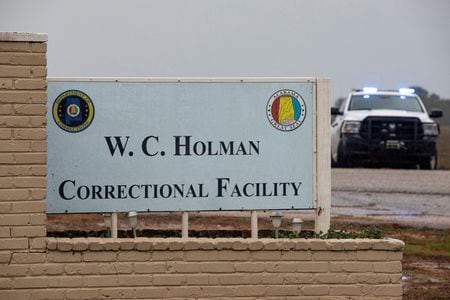 米アラバマ州は２５日、殺人罪で有罪となったケネス・スミス死刑囚に窒素吸入で死刑を執行した。写真はアラバマ州の刑務所。２５日撮影。（2024年 ロイター/Micah Green）