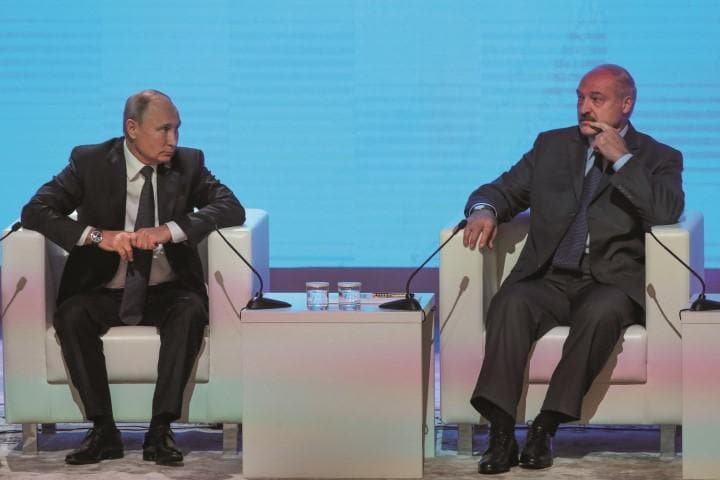 プーチンもルカシェンコもウクライナ侵攻は高い代償を伴うと知っている　MIKHAIL SVETLOV/GETTY IMAGES