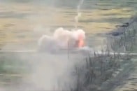 【動画】ロシアが続々投入「異形の新型戦車」、防御力の弱さ露呈...砲撃を受け、もろくも次々「撃破」される