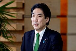 再任の城内経財相、「強い経済と財政の持続可能性の両立」を強調