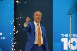 台頭する英国の強硬右派ポピュリスト政党「リフォームUK」…党大会の熱狂と隠された裏の顔