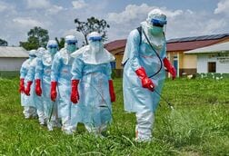 コンゴのエボラ死者2000人突破、異例の速さで感染拡大