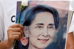 恩赦の狙いは政権の正統性強化と対外アピールにあるとみられるが、実質的な政治的変化には懐疑的な見方が広がる