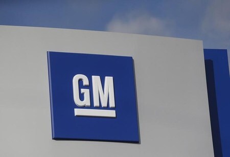 　６月２３日、米自動車大手ゼネラル・モーターズ（ＧＭ）はエンジン点火スイッチ（エンジンキー）の欠陥問題をめぐり、最大２０３の原告から起こされた訴訟で和解に達した。写真はＧＭのロゴ。ミシガン州で２０１５年１０月撮影（２０１７年　ロイター/Rebecca Cook）