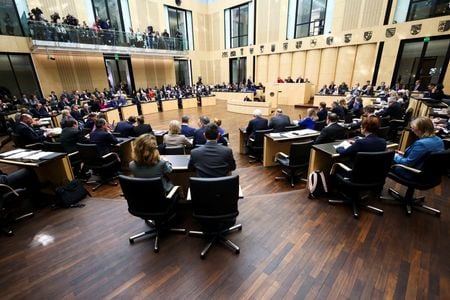 ドイツ連邦参議院（上院）は２１日、財政規律を緩和する憲法改正案を承認した。上院で２１日撮影。（２０２５年　ロイター/Liesa Johannssen）