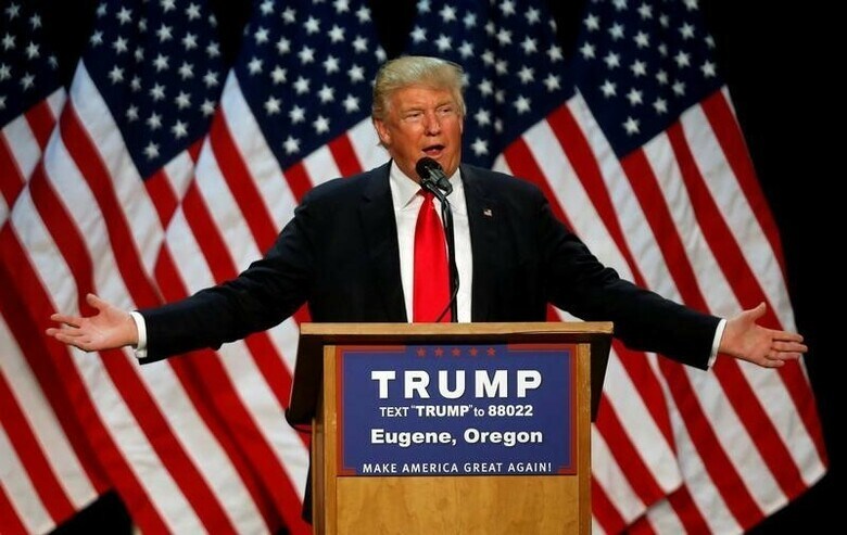 ５月８日、米大統領選で共和党の候補指名獲得を確実にした実業家ドナルド・トランプ氏は、富裕層の税率を引き上げるべきとの認識を示した。写真はオレゴン州で６日撮影（２０１６年　ロイター/Jim Urquhart）