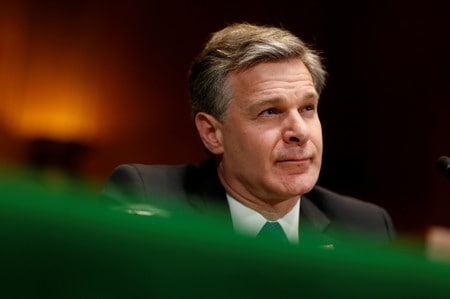 ５月１６日、米連邦捜査局（ＦＢＩ）のレイ長官（写真）は、米上院の委員会に対し、中国通信機器大手の中興通訊などの企業が米通信市場で影響力を持つことを「深く懸念」していると述べた。ワシントンで撮影（２１０８年　ロイター/Joshua Roberts）