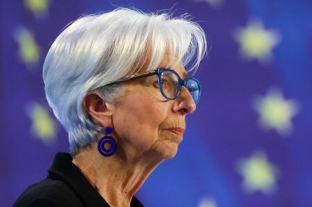 欧州中央銀行は政策金利を予想通り０．２５％ポイント引き上げた。４日、フランクフルト記者会見するラガルドＥＣＢ総裁（２０２３年　ロイター/Kai Pfaffenbach）