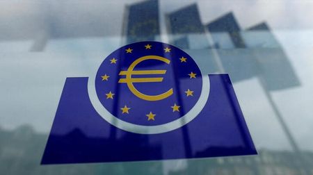 バークレイズは１５日、欧州中央銀行（ＥＣＢ）は１６日の理事会で０．５０％ポイントの利上げや金利据え置きよりも０．２５％ポイントの利上げを決定する可能性が高いとの見方を示した。　（２０２３年　ロイター／Ralph Orlowski）