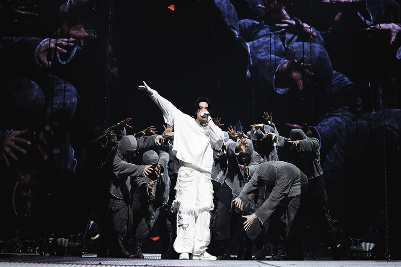 BTSのステージとは一味違ったパフォーマンスを披露したSUGA　(C)BIGHIT MUSIC