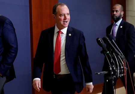 米下院情報特別委員会のアダム・シフ委員長（民主党、写真））は３日、バイデン政権は米国の台湾政策を巡る曖昧さを減らす必要があるとの見方を示した。２０２０年３月、ワシントンの連邦議事堂で撮影（２０２１年　ロイター/Carlos Barria）