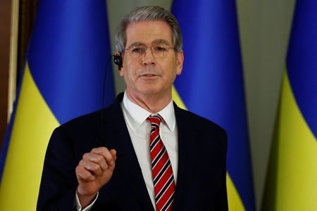 ベッセント米財務長官は２月１４日、トランプ政権が「相互関税」の導入に向けて行う貿易相手国に関する調査について、関税や非関税障壁だけでなく、為替操作についても調べる考えを示した。１２日、ウクライナのキーウ（キエフ）で撮影（２０２５年　ロイター/Valentyn Ogirenko）