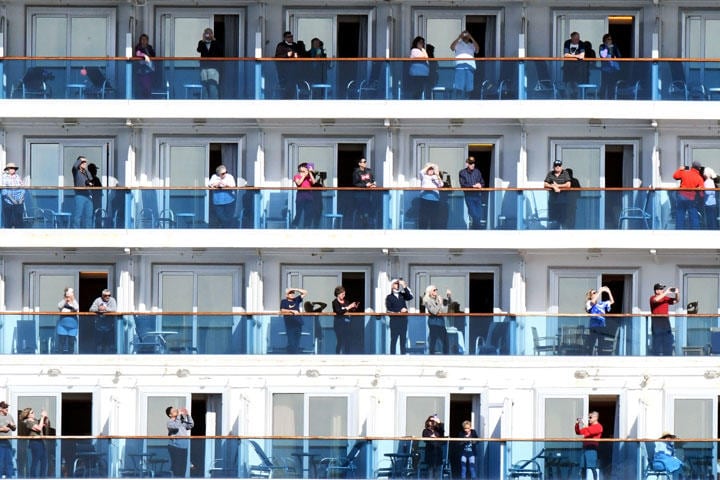 「グランド・プリンセス」の乗客約2400人は、結局カリフォルニアで下船して米軍施設で隔離されることになった　Kate Munsch-REUTERS