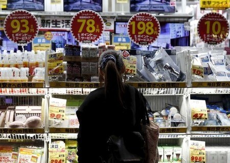 　９月３０日、総務省が公表した８月の消費者物価指数は、指標となるコアＣＰＩ（除く生鮮食品）が前年比で０．５％低下した。写真は都内で２月撮影（２０１６年　ロイター/Yuya Shino）