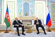 プーチンがロシアの責任を認めてアゼルバイジャンの大統領に頭を下げた...一体なぜ？