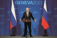 米ロ首脳会談の勝者はプーチンか、バイデンか