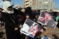 SNSを駆使する「140字の戦争」　ニュースを制するのは誰か