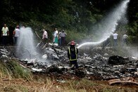 キューバ国内線ボーイング機が墜落　100人以上死亡か、生存者3人