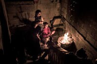 【写真特集】停電が続くガザの果てしない暗闇