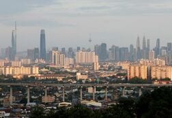 マレーシア当局が同性愛パーティー摘発、51人逮捕　違法薬物も押収