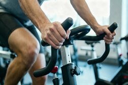 【クイズ】ダイエット方法は1つに絞らず組み合わせると効果的？