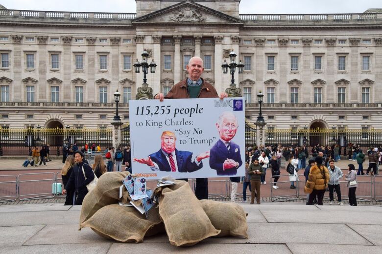 イラン情勢やトランプ米大統領によるイギリス批判のため、英チャールズ国王の訪米反対の声も（2月、英ロンドンのバッキンガム宮殿前）　VUK VALCIC―REUTERS