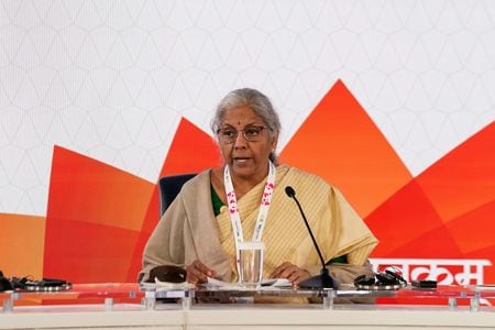 ６月１０日、インド政府は、前日に発足した３期目のモディ政権の閣僚人事を発表した。シタラマン財務相（写真）やジャイシャンカル外相ら主要閣僚は留任となった。ワシントンで４月撮影（２０２４年　ロイター／Elizabeth Frantz）