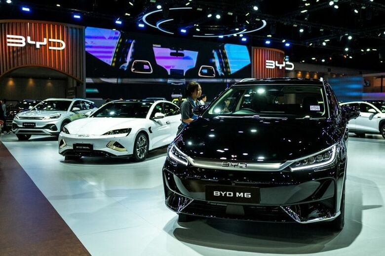 写真はバンコク国際モーターショーで展示された中国の比亜迪（ＢＹＤ）の車。3月24日撮影。REUTERS/Athit Perawongmetha