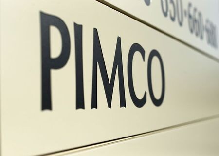 　９月１６日　パシフィック・インベストメント・マネジメント（ＰＩＭＣＯ）で日本の債券運用を統括する正直知哉マネージング・ディレクター（日本代表）はロイターのインタビューで、新型コロナウイルスの感染拡大を受けて打ち出した政府・日銀による企業の資金繰り支援策が企業債務を幅広く下支えするとして、個々のバリュエーションを勘案しながら社債をオーバーウエートにする方針を明らかにした。写真は２０１５年８月、カリフォルニア州ニューポートビーチで撮影（２０２０年　ロイター/Mike Blake）