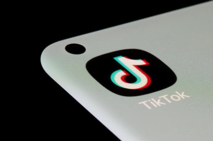 米モンタナ州のジアンフォルテ知事は、中国系動画共有アプリ「ＴｉｋＴｏｋ（ティックトック）」の州内での事業を禁止する法案に署名した。写真はイメージ。２０２１年７月撮影（２０２３年　ロイター／Dado Ruvic）