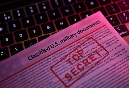 ７月５日、米国防総省は機密情報の管理を強化する計画を発表した。社阿新は米機密文書のイメージ。４月撮影（２０２３年　ロイター/Dado Ruvic）