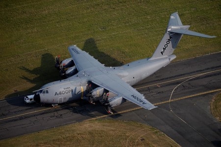 　３月２９日、欧州の航空機製造大手エアバスが開発を進めている次期軍用輸送機「Ａ４００Ｍ」には次々に問題が発生している。写真はエアバスＡ４００Ｍ機。パリ近郊で２０１７年撮影（２０１８年　ロイター/Pascal Rossignol）