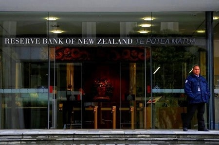 　１２月１１日、ニュージーランド（ＮＺ）政府は、ニュージーランド準備銀行（ＲＢＮＺ、中銀）の次期総裁にエイドリアン・オア氏を指名した。写真はＲＢＮＺ。ウェリントンで７月撮影（２０１７年　ロイター／David Gray）