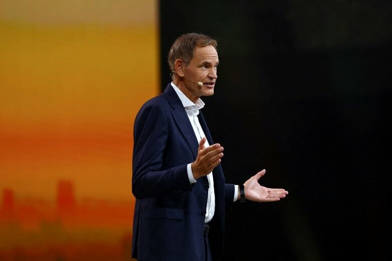 フォルクスワーゲンのオリバー・ブルーメＣＥＯ。２０２５年９月、ドイツのミュンヘンで撮影。REUTERS/Kai Pfaffenbach