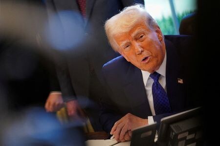 トランプ米政権は２月１８日、 前例のない公務員制度改革の継続を認める地裁判断を受け、銀行規制当局者やロケット科学者、税務執行官を解雇の対象とした。１４日、ホワイトハウスで撮影（２０２５年　ロイター/Nathan Howard）