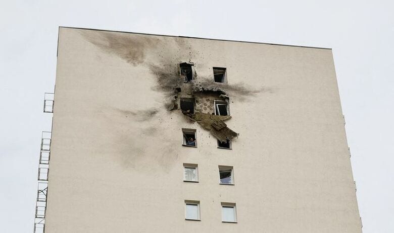 写真はウクライナによるドローン攻撃を受けた住宅。2025年3月、ロシアのモスクワ州ビドノエで撮影。REUTERS
